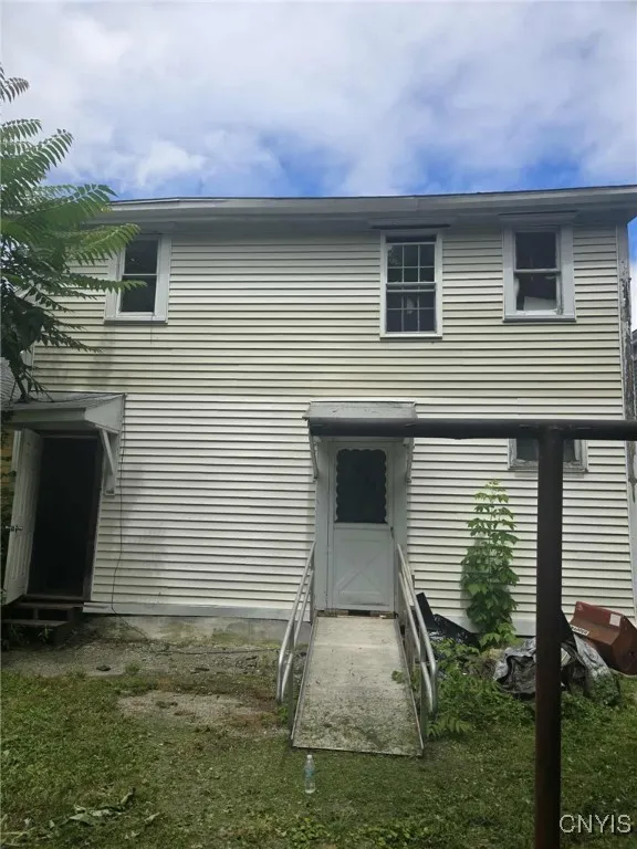 223 Lakeview Avenue, Syracuse, New York 13204, Syracuse, New York 13204, 6 Bedrooms Bedrooms, ,2 BathroomsBathrooms,Residential,For Sale,223 Lakeview Avenue, Syracuse, New York 13204,S1621023