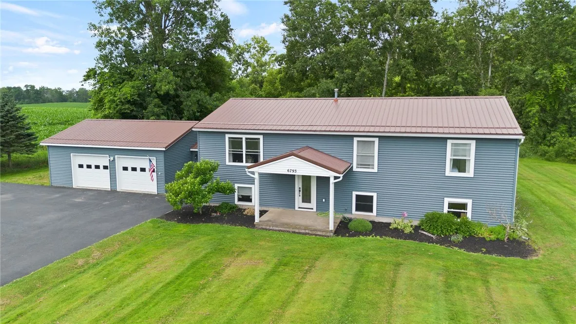 6793 East Port Bay Road, Wolcott, New York 14590, Wolcott, New York 14590, 5 Bedrooms Bedrooms, 8 Rooms Rooms,1 BathroomBathrooms,Residential,For Sale,6793 East Port Bay Road, Wolcott, New York 14590,R1622100