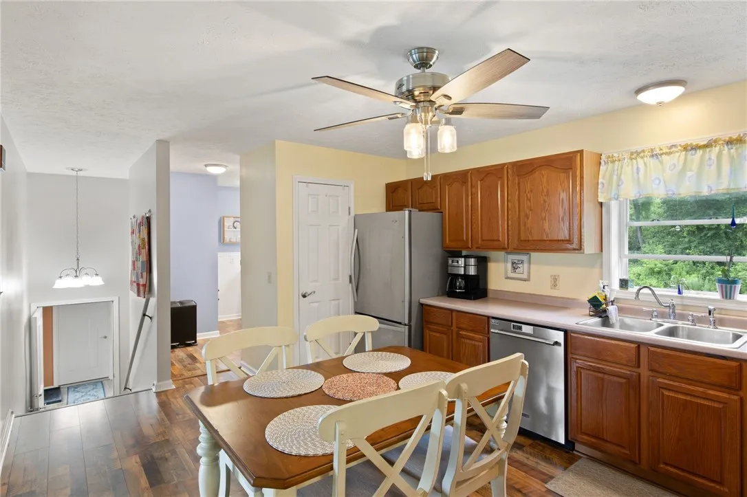 6793 East Port Bay Road, Wolcott, New York 14590, Wolcott, New York 14590, 5 Bedrooms Bedrooms, 8 Rooms Rooms,1 BathroomBathrooms,Residential,For Sale,6793 East Port Bay Road, Wolcott, New York 14590,R1622100