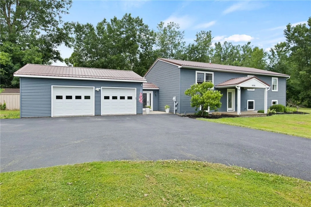 6793 East Port Bay Road, Wolcott, New York 14590, Wolcott, New York 14590, 5 Bedrooms Bedrooms, 8 Rooms Rooms,1 BathroomBathrooms,Residential,For Sale,6793 East Port Bay Road, Wolcott, New York 14590,R1622100