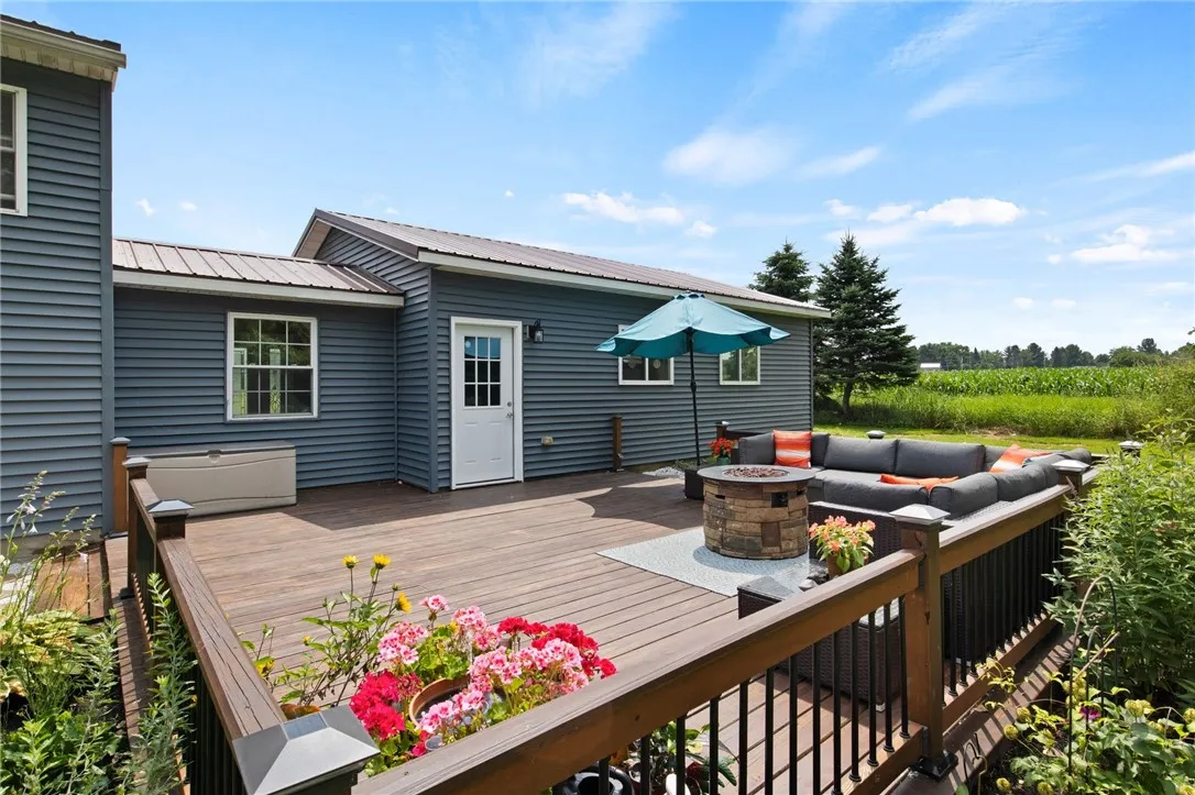 6793 East Port Bay Road, Wolcott, New York 14590, Wolcott, New York 14590, 5 Bedrooms Bedrooms, 8 Rooms Rooms,1 BathroomBathrooms,Residential,For Sale,6793 East Port Bay Road, Wolcott, New York 14590,R1622100