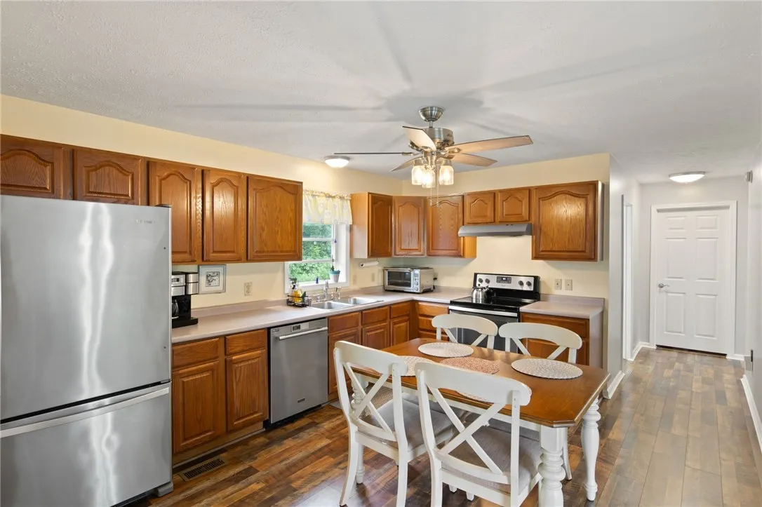 6793 East Port Bay Road, Wolcott, New York 14590, Wolcott, New York 14590, 5 Bedrooms Bedrooms, 8 Rooms Rooms,1 BathroomBathrooms,Residential,For Sale,6793 East Port Bay Road, Wolcott, New York 14590,R1622100