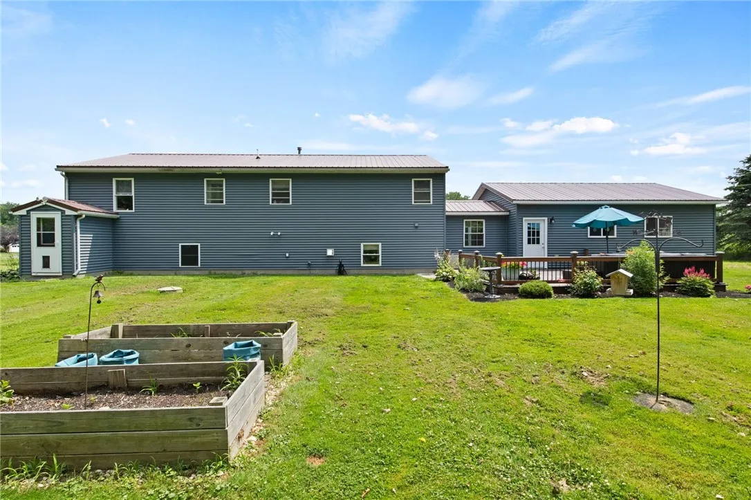 6793 East Port Bay Road, Wolcott, New York 14590, Wolcott, New York 14590, 5 Bedrooms Bedrooms, 8 Rooms Rooms,1 BathroomBathrooms,Residential,For Sale,6793 East Port Bay Road, Wolcott, New York 14590,R1622100