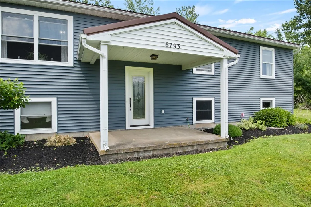 6793 East Port Bay Road, Wolcott, New York 14590, Wolcott, New York 14590, 5 Bedrooms Bedrooms, 8 Rooms Rooms,1 BathroomBathrooms,Residential,For Sale,6793 East Port Bay Road, Wolcott, New York 14590,R1622100