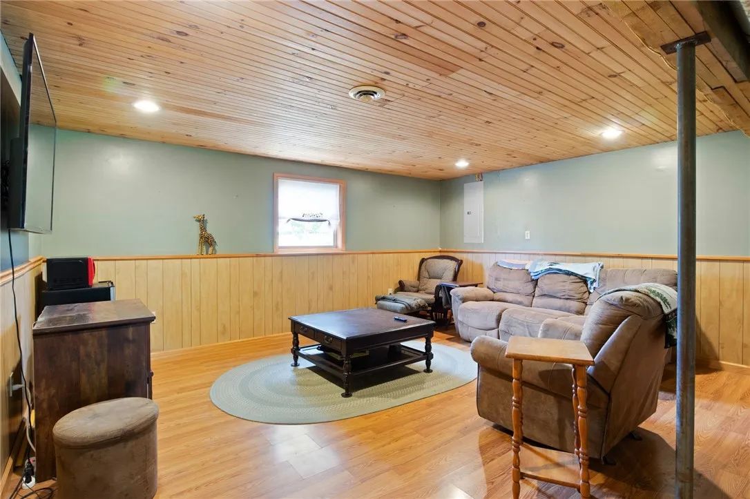 6793 East Port Bay Road, Wolcott, New York 14590, Wolcott, New York 14590, 5 Bedrooms Bedrooms, 8 Rooms Rooms,1 BathroomBathrooms,Residential,For Sale,6793 East Port Bay Road, Wolcott, New York 14590,R1622100