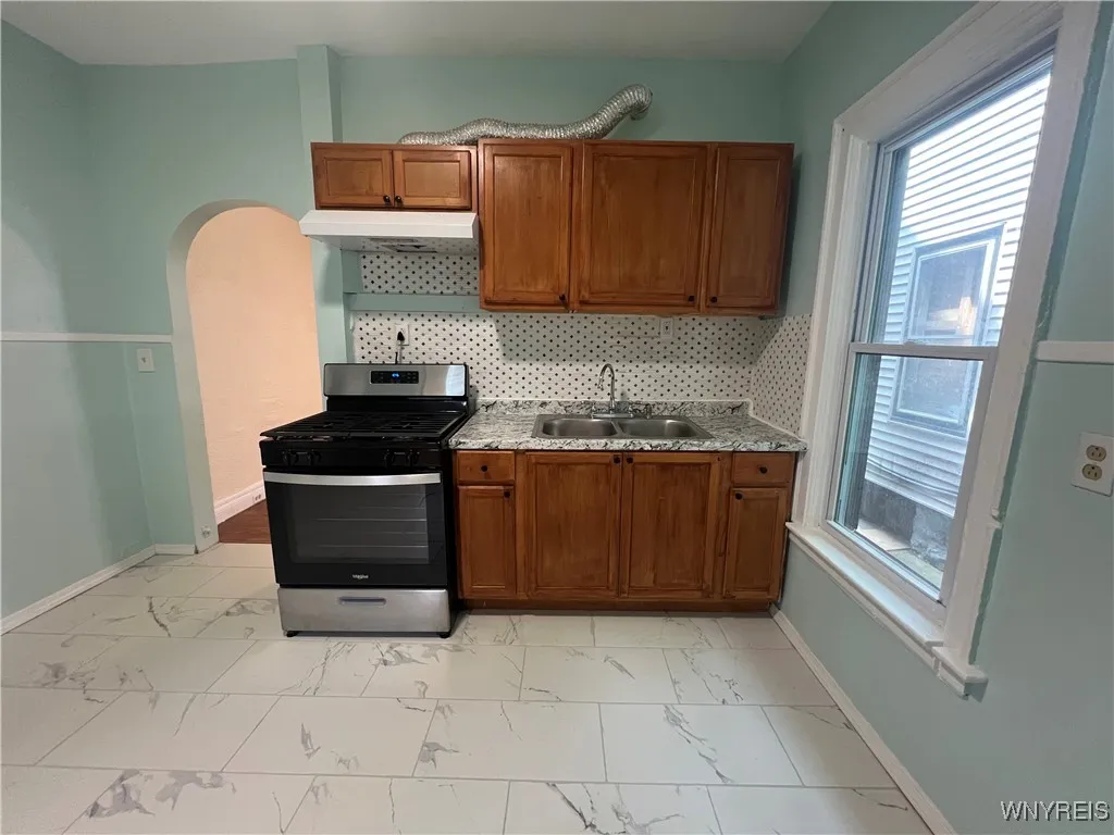 1739 Amherst Street Lower, Buffalo, New York 14214, Buffalo, New York 14214, 3 Bedrooms Bedrooms, 7 Rooms Rooms,1 BathroomBathrooms,Residential Lease,For Rent,1739 Amherst Street Lower, Buffalo, New York 14214,B1622114