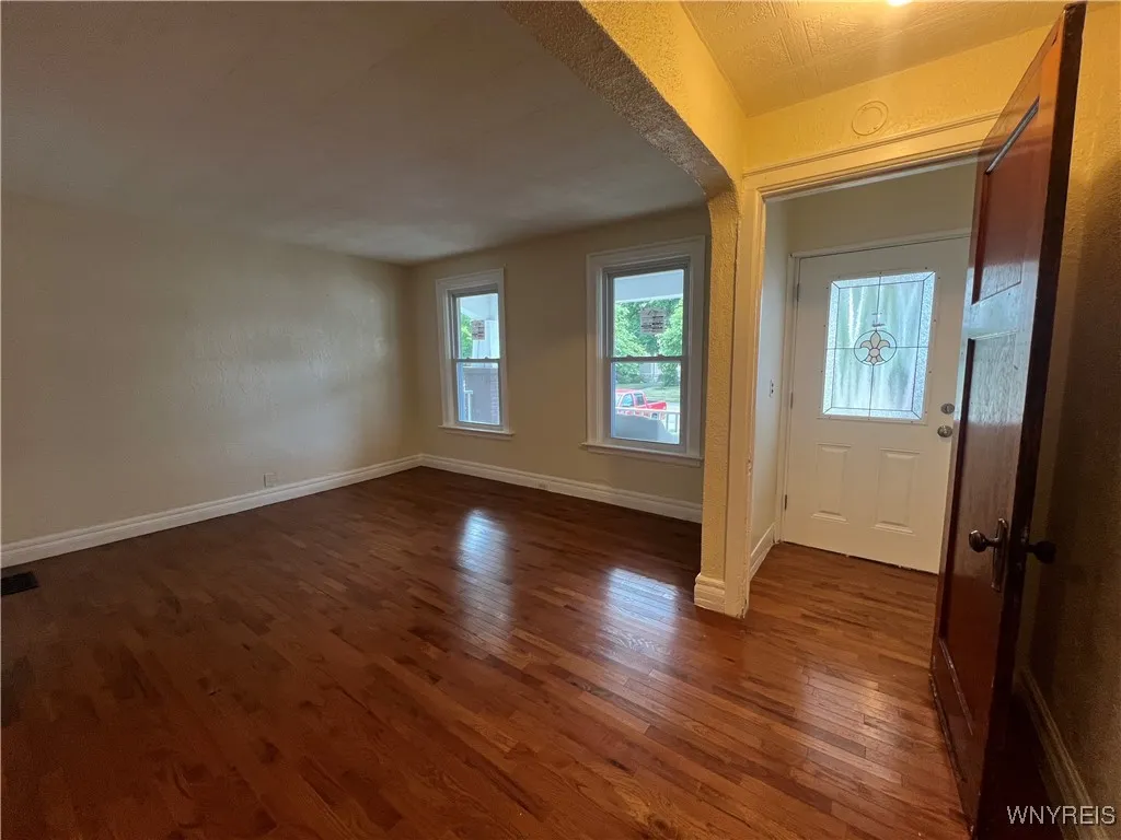 1739 Amherst Street Lower, Buffalo, New York 14214, Buffalo, New York 14214, 3 Bedrooms Bedrooms, 7 Rooms Rooms,1 BathroomBathrooms,Residential Lease,For Rent,1739 Amherst Street Lower, Buffalo, New York 14214,B1622114