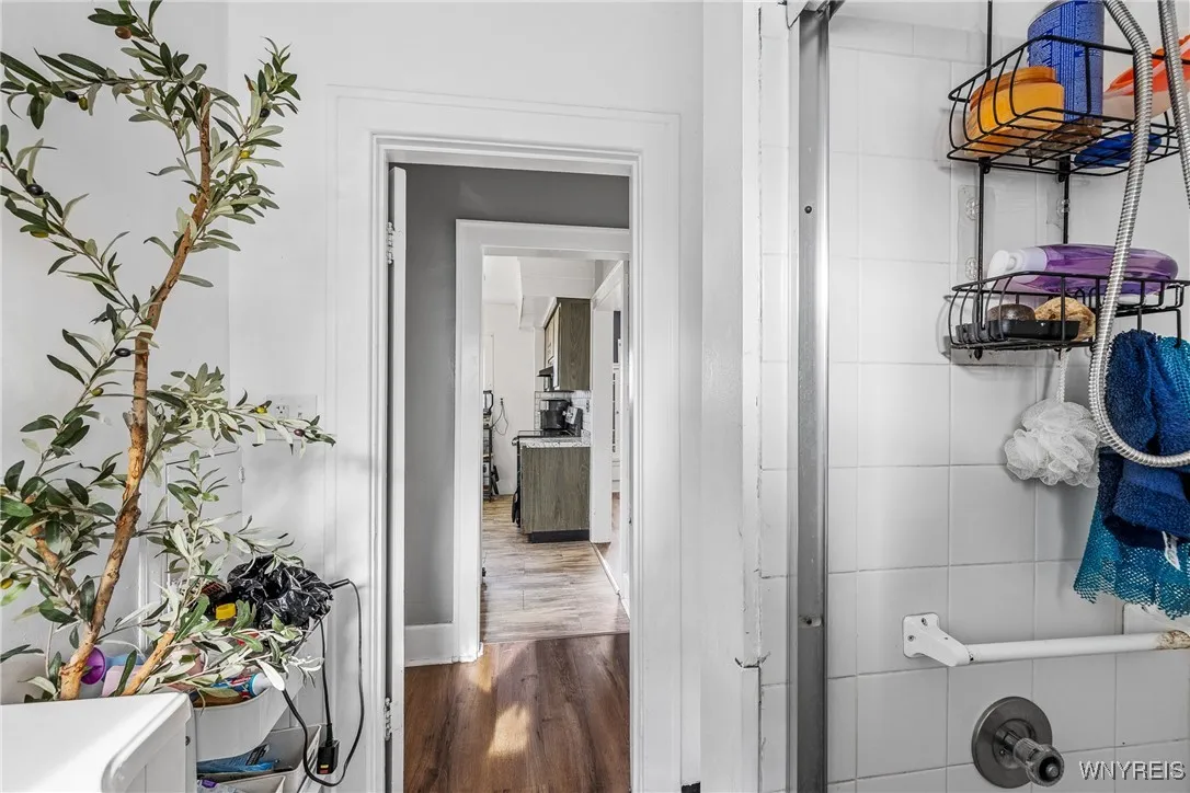 175 Tremont Avenue, Tonawanda, New York 14217, Tonawanda, New York 14217, 4 Bedrooms Bedrooms, 10 Rooms Rooms,2 BathroomsBathrooms,Residential,For Sale,175 Tremont Avenue, Tonawanda, New York 14217,B1622047