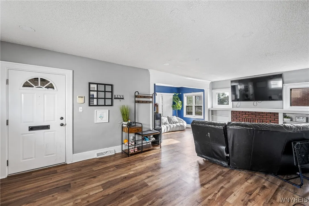 175 Tremont Avenue, Tonawanda, New York 14217, Tonawanda, New York 14217, 4 Bedrooms Bedrooms, 10 Rooms Rooms,2 BathroomsBathrooms,Residential,For Sale,175 Tremont Avenue, Tonawanda, New York 14217,B1622047