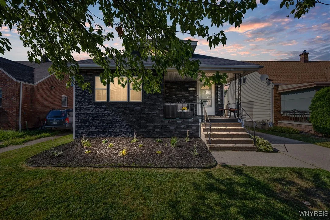 175 Tremont Avenue, Tonawanda, New York 14217, Tonawanda, New York 14217, 4 Bedrooms Bedrooms, 10 Rooms Rooms,2 BathroomsBathrooms,Residential,For Sale,175 Tremont Avenue, Tonawanda, New York 14217,B1622047