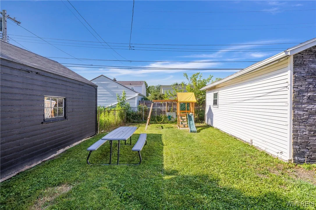 175 Tremont Avenue, Tonawanda, New York 14217, Tonawanda, New York 14217, 4 Bedrooms Bedrooms, 10 Rooms Rooms,2 BathroomsBathrooms,Residential,For Sale,175 Tremont Avenue, Tonawanda, New York 14217,B1622047