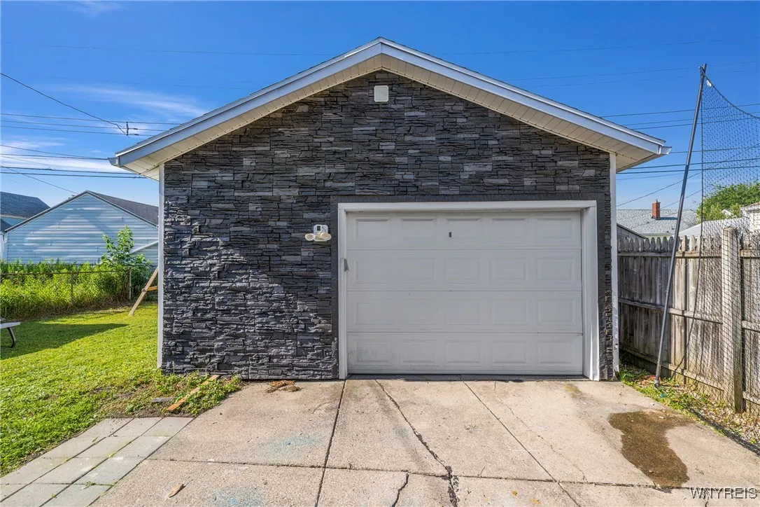 175 Tremont Avenue, Tonawanda, New York 14217, Tonawanda, New York 14217, 4 Bedrooms Bedrooms, 10 Rooms Rooms,2 BathroomsBathrooms,Residential,For Sale,175 Tremont Avenue, Tonawanda, New York 14217,B1622047
