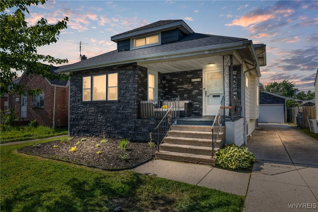 175 Tremont Avenue, Tonawanda, New York 14217, Tonawanda, New York 14217, 4 Bedrooms Bedrooms, 10 Rooms Rooms,2 BathroomsBathrooms,Residential,For Sale,175 Tremont Avenue, Tonawanda, New York 14217,B1622047