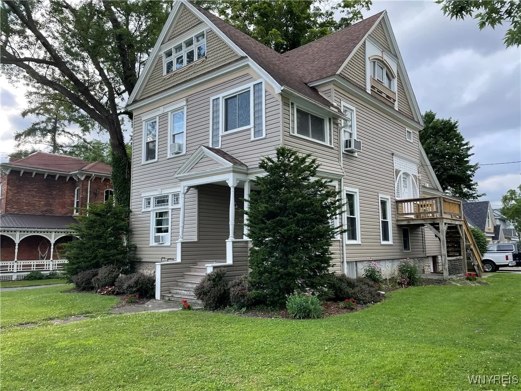 105 East Avenue, Attica, New York 14011, Attica, New York 14011, 6 Bedrooms Bedrooms, ,4 BathroomsBathrooms,Residential,For Sale,105 East Avenue, Attica, New York 14011,B1621504