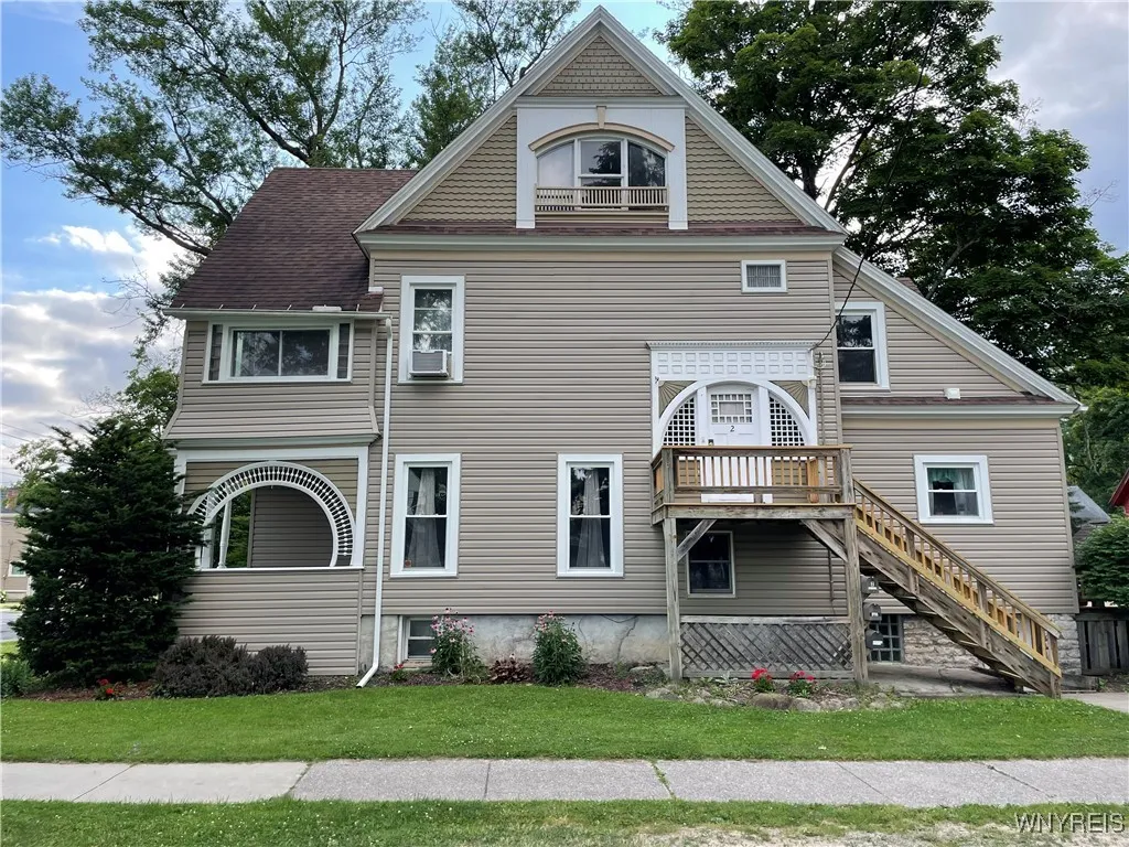 105 East Avenue, Attica, New York 14011, Attica, New York 14011, 6 Bedrooms Bedrooms, ,4 BathroomsBathrooms,Residential,For Sale,105 East Avenue, Attica, New York 14011,B1621504
