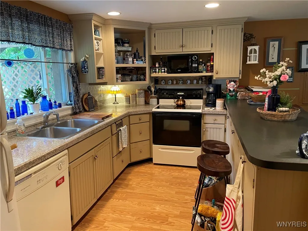 105 East Avenue, Attica, New York 14011, Attica, New York 14011, 6 Bedrooms Bedrooms, ,4 BathroomsBathrooms,Residential,For Sale,105 East Avenue, Attica, New York 14011,B1621504