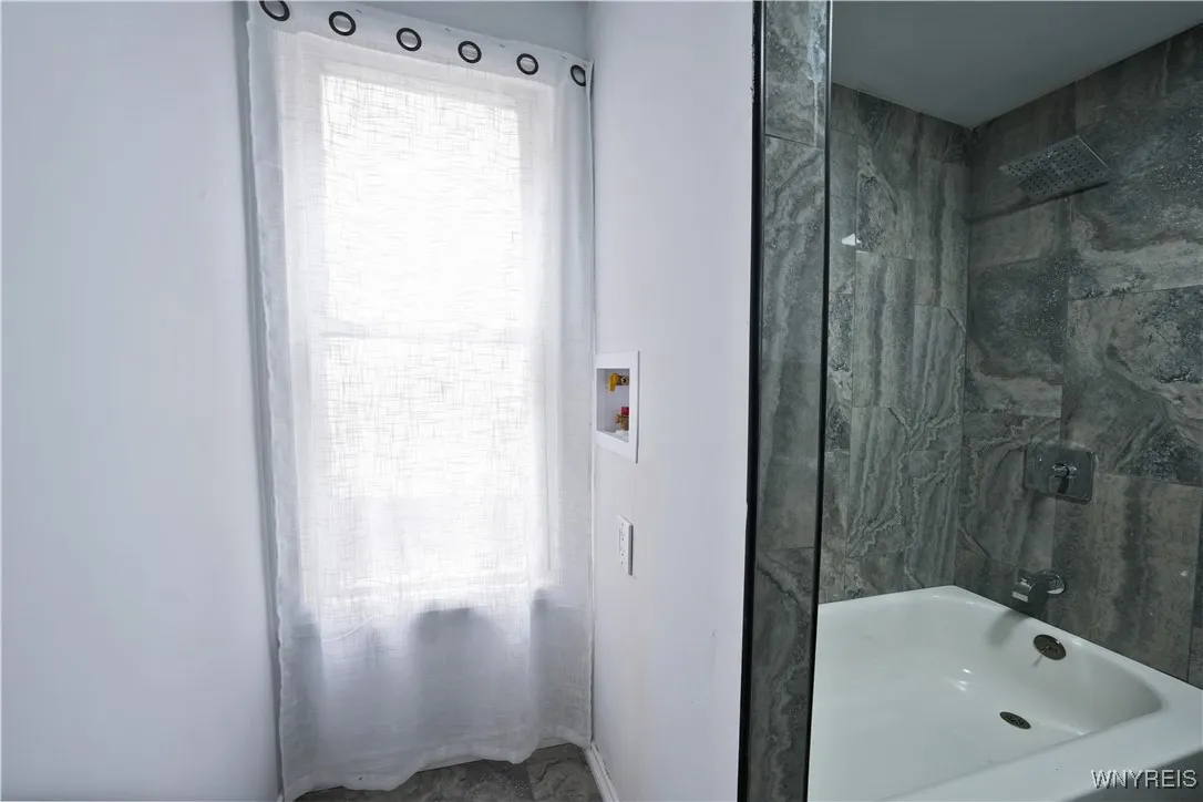 290 Riverside Avenue, Buffalo, New York 14207, Buffalo, New York 14207, 5 Bedrooms Bedrooms, 10 Rooms Rooms,2 BathroomsBathrooms,Residential,For Sale,290 Riverside Avenue, Buffalo, New York 14207,B1621666