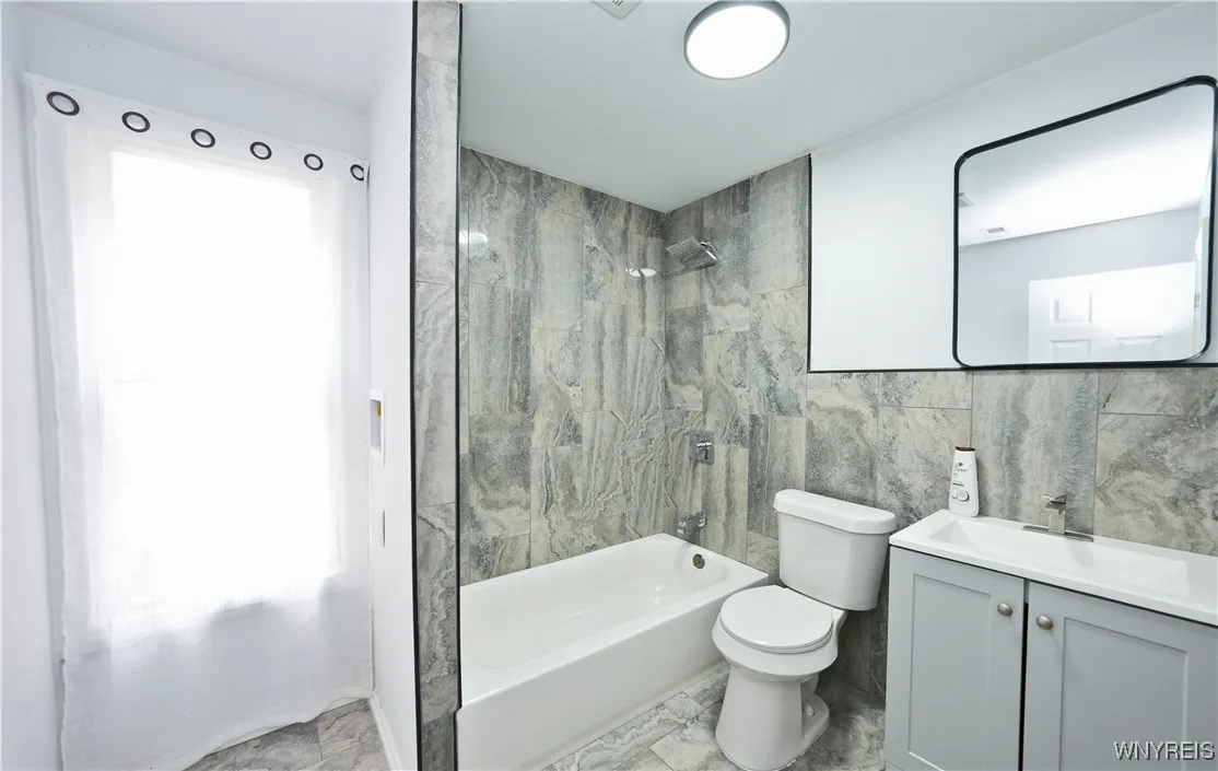 290 Riverside Avenue, Buffalo, New York 14207, Buffalo, New York 14207, 5 Bedrooms Bedrooms, 10 Rooms Rooms,2 BathroomsBathrooms,Residential,For Sale,290 Riverside Avenue, Buffalo, New York 14207,B1621666