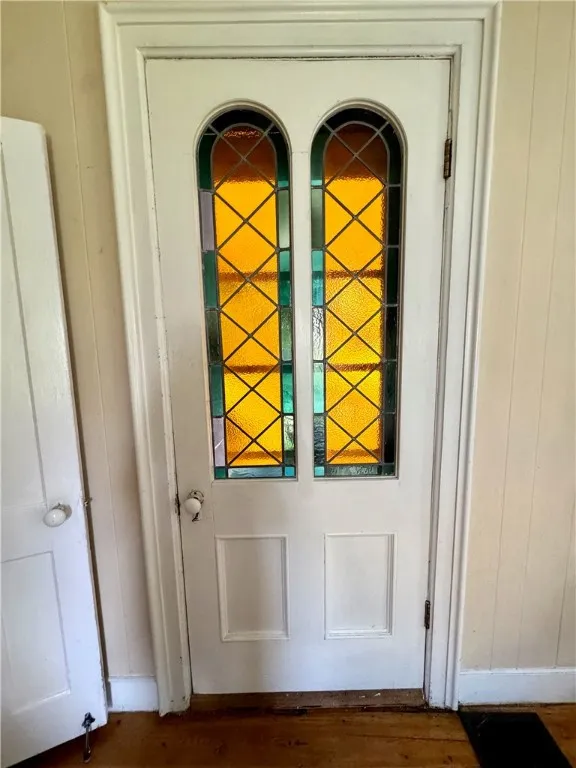 Door in LR leads to front porch