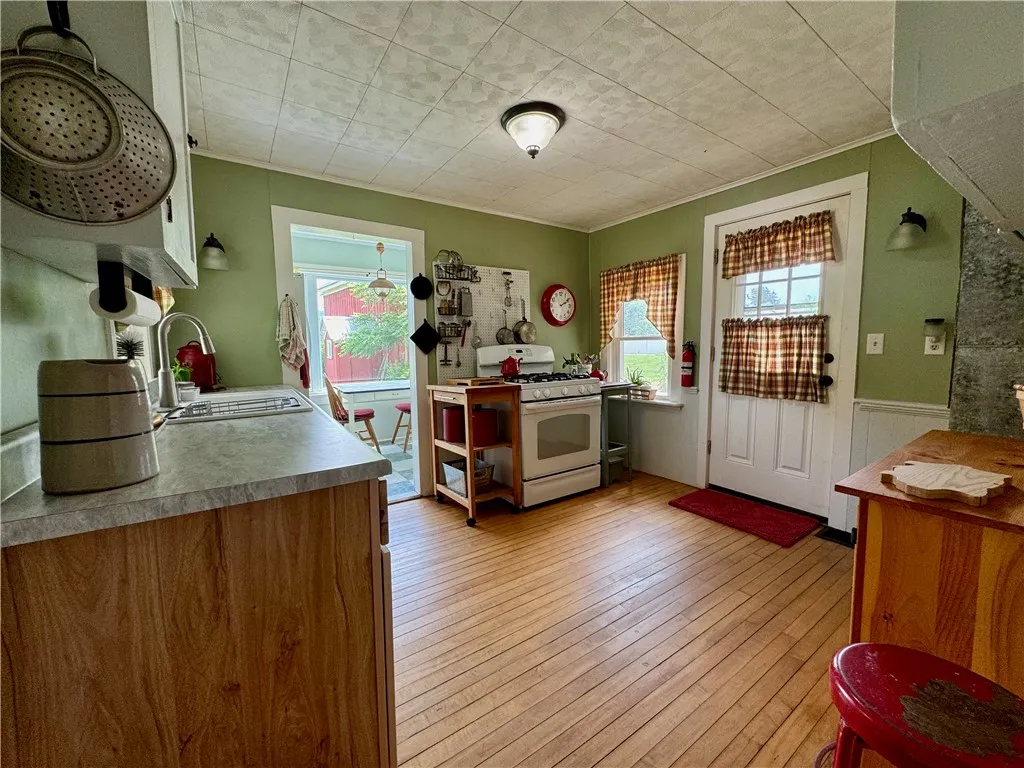 44 Bloom Street, Butternuts, New York 13776, Butternuts, New York 13776, 4 Bedrooms Bedrooms, 13 Rooms Rooms,2 BathroomsBathrooms,Residential,For Sale,44 Bloom Street, Butternuts, New York 13776,R1622129