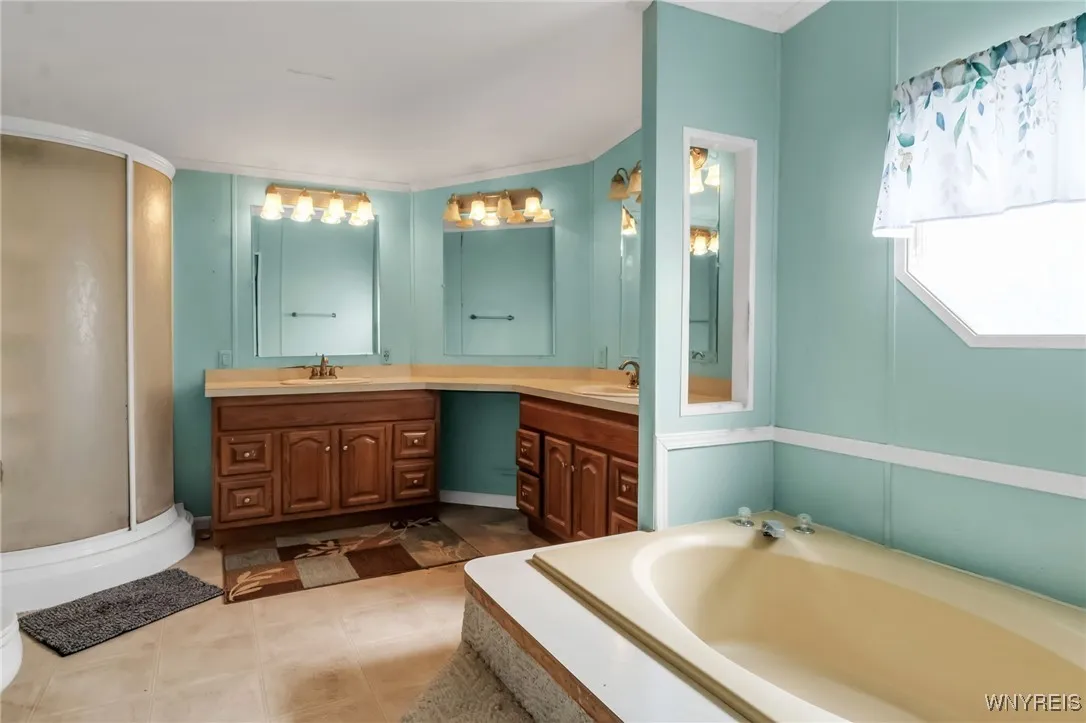583 Evergreen Drive, Lockport Town, New York 14098, Lockport Town, New York 14098, 3 Bedrooms Bedrooms, 7 Rooms Rooms,2 BathroomsBathrooms,Residential,For Sale,583 Evergreen Drive, Lockport Town, New York 14098,B1622109
