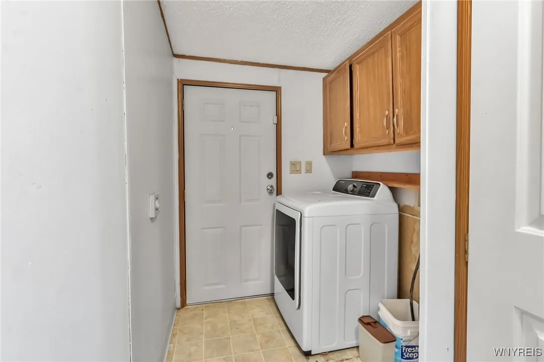 583 Evergreen Drive, Lockport Town, New York 14098, Lockport Town, New York 14098, 3 Bedrooms Bedrooms, 7 Rooms Rooms,2 BathroomsBathrooms,Residential,For Sale,583 Evergreen Drive, Lockport Town, New York 14098,B1622109
