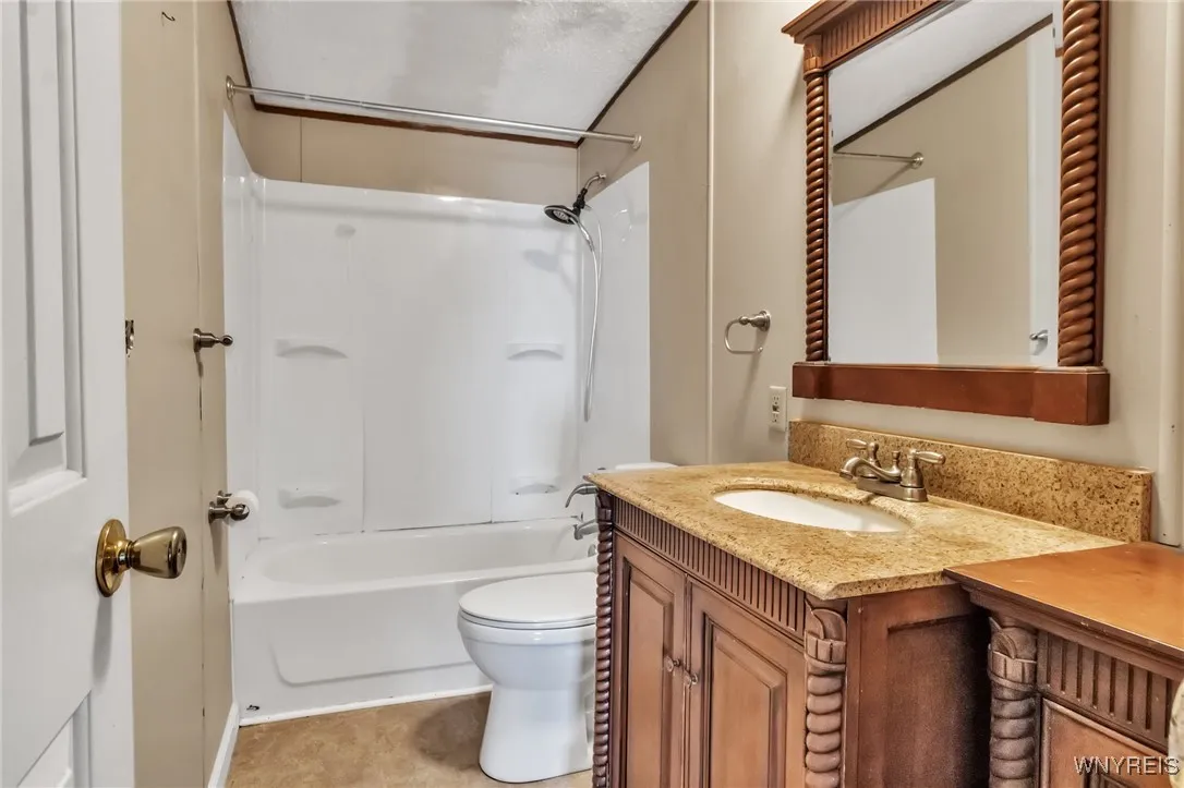 583 Evergreen Drive, Lockport Town, New York 14098, Lockport Town, New York 14098, 3 Bedrooms Bedrooms, 7 Rooms Rooms,2 BathroomsBathrooms,Residential,For Sale,583 Evergreen Drive, Lockport Town, New York 14098,B1622109