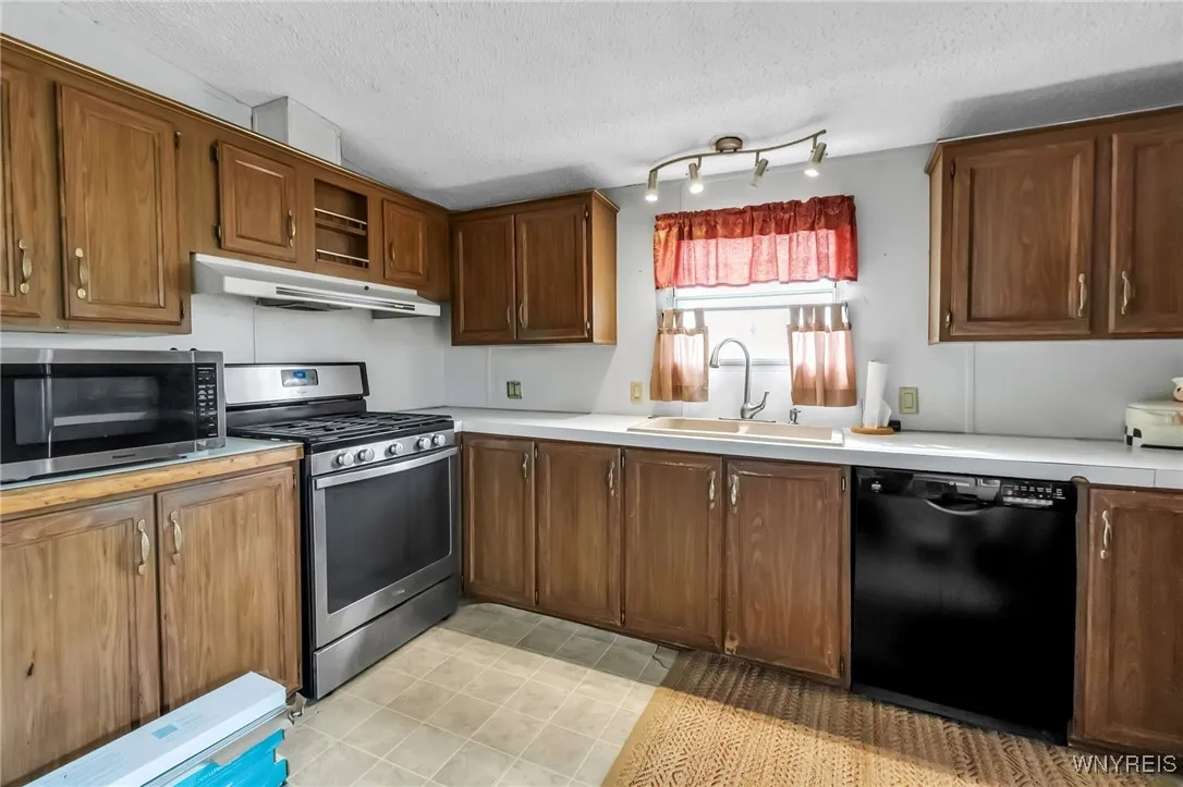 583 Evergreen Drive, Lockport Town, New York 14098, Lockport Town, New York 14098, 3 Bedrooms Bedrooms, 7 Rooms Rooms,2 BathroomsBathrooms,Residential,For Sale,583 Evergreen Drive, Lockport Town, New York 14098,B1622109