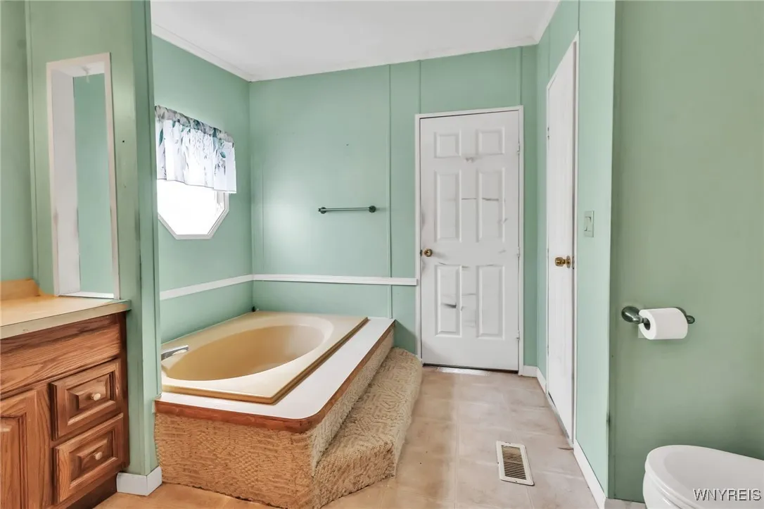 583 Evergreen Drive, Lockport Town, New York 14098, Lockport Town, New York 14098, 3 Bedrooms Bedrooms, 7 Rooms Rooms,2 BathroomsBathrooms,Residential,For Sale,583 Evergreen Drive, Lockport Town, New York 14098,B1622109