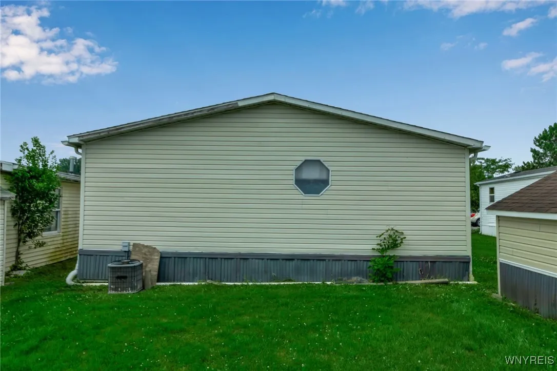 583 Evergreen Drive, Lockport Town, New York 14098, Lockport Town, New York 14098, 3 Bedrooms Bedrooms, 7 Rooms Rooms,2 BathroomsBathrooms,Residential,For Sale,583 Evergreen Drive, Lockport Town, New York 14098,B1622109