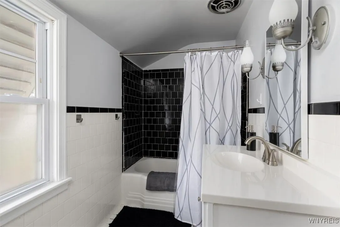 451 Moore Avenue, Tonawanda, New York 14223, Tonawanda, New York 14223, 3 Bedrooms Bedrooms, 6 Rooms Rooms,1 BathroomBathrooms,Residential,For Sale,451 Moore Avenue, Tonawanda, New York 14223,B1621947