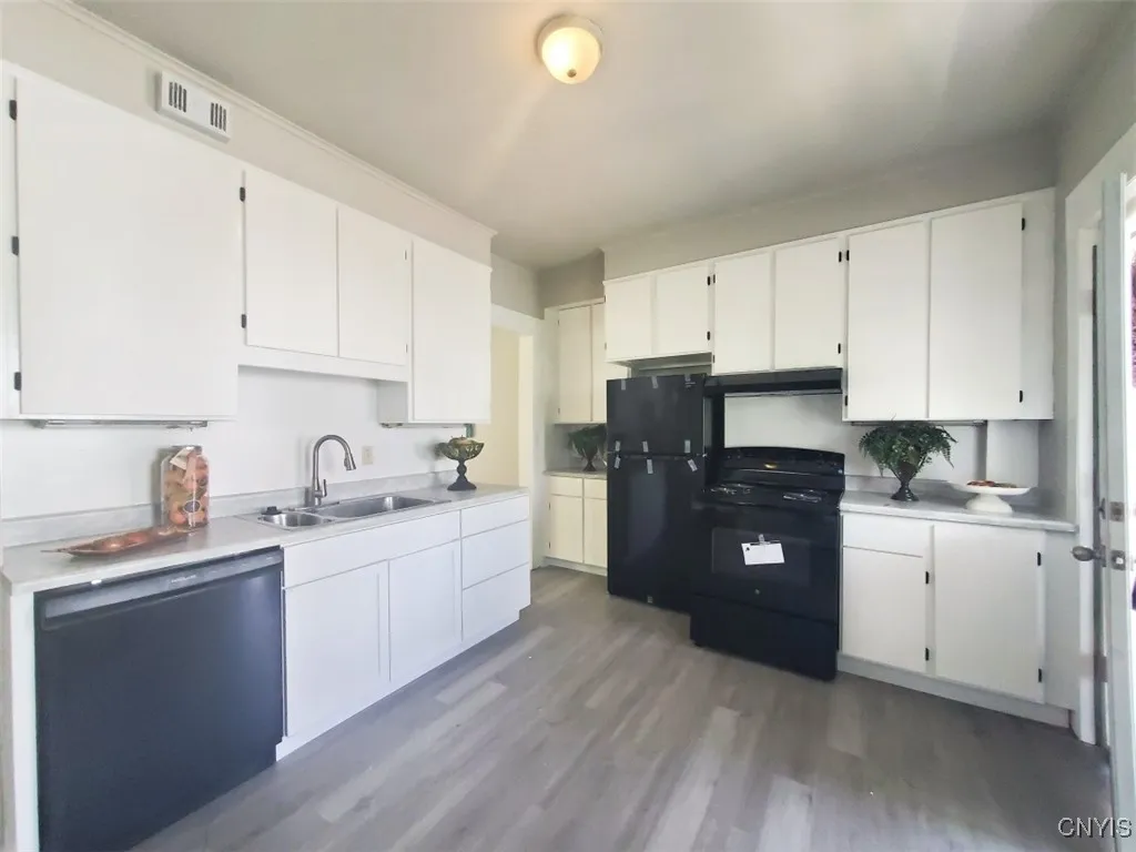 29 Liberty Street, Auburn, New York 13021, Auburn, New York 13021, 4 Bedrooms Bedrooms, 9 Rooms Rooms,1 BathroomBathrooms,Residential,For Sale,29 Liberty Street, Auburn, New York 13021,S1622148