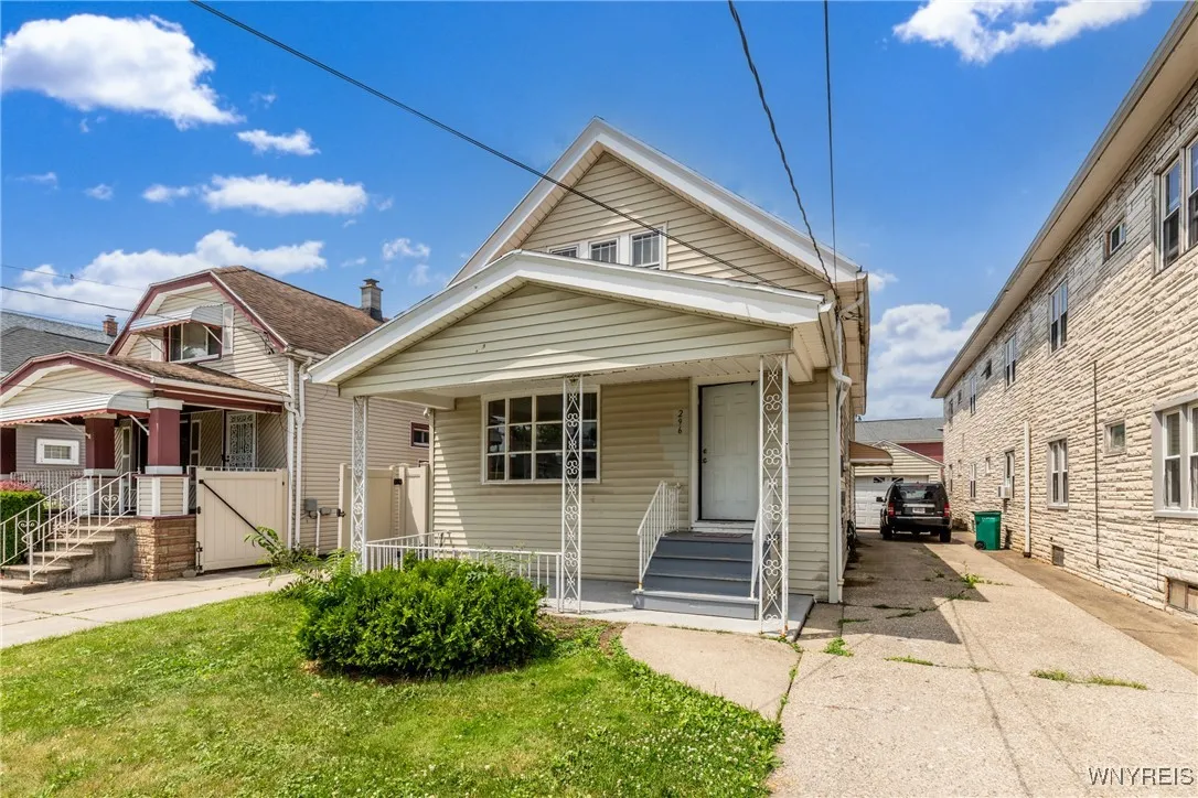 296 Parkridge Avenue, Buffalo, New York 14215, Buffalo, New York 14215, 3 Bedrooms Bedrooms, 6 Rooms Rooms,1 BathroomBathrooms,Residential,For Sale,296 Parkridge Avenue, Buffalo, New York 14215,B1622127