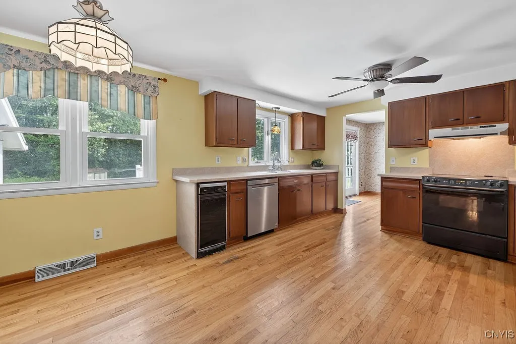 Eat in kitchen space