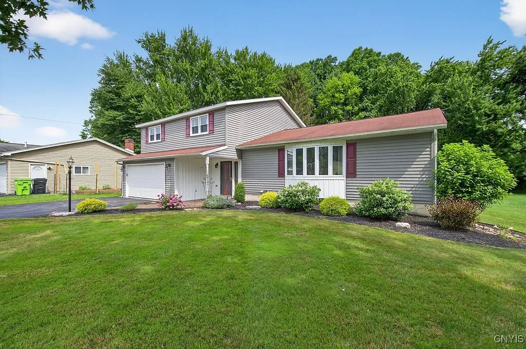 Front/side view of 407 Branchwood Dr