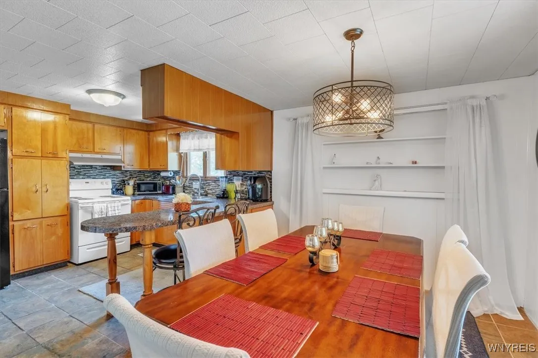 35 Toelsin Road, Cheektowaga, New York 14225, Cheektowaga, New York 14225, 5 Bedrooms Bedrooms, ,2 BathroomsBathrooms,Residential,For Sale,35 Toelsin Road, Cheektowaga, New York 14225,B1621914