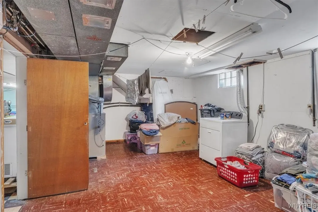 35 Toelsin Road, Cheektowaga, New York 14225, Cheektowaga, New York 14225, 5 Bedrooms Bedrooms, ,2 BathroomsBathrooms,Residential,For Sale,35 Toelsin Road, Cheektowaga, New York 14225,B1621914