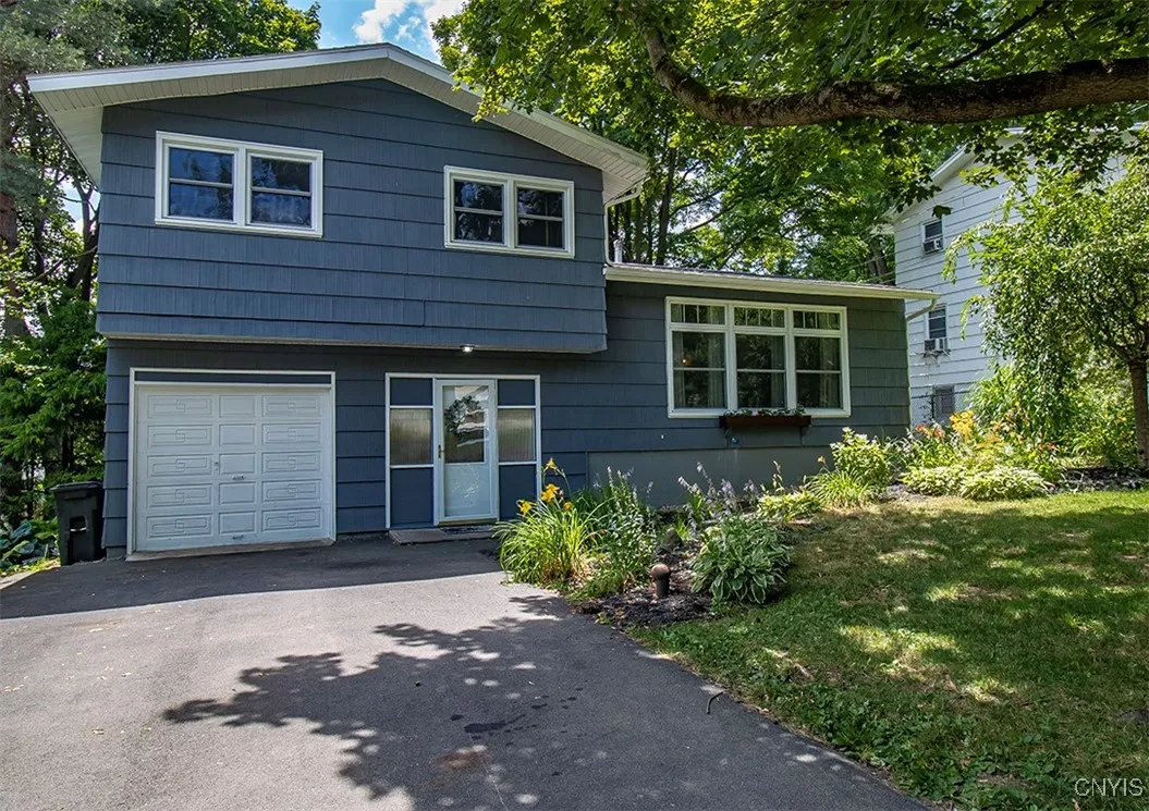 112 Haverhill Drive, Dewitt, New York 13214, De Witt, New York 13214, 4 Bedrooms Bedrooms, 9 Rooms Rooms,2 BathroomsBathrooms,Residential,For Sale,112 Haverhill Drive, Dewitt, New York 13214,S1622019