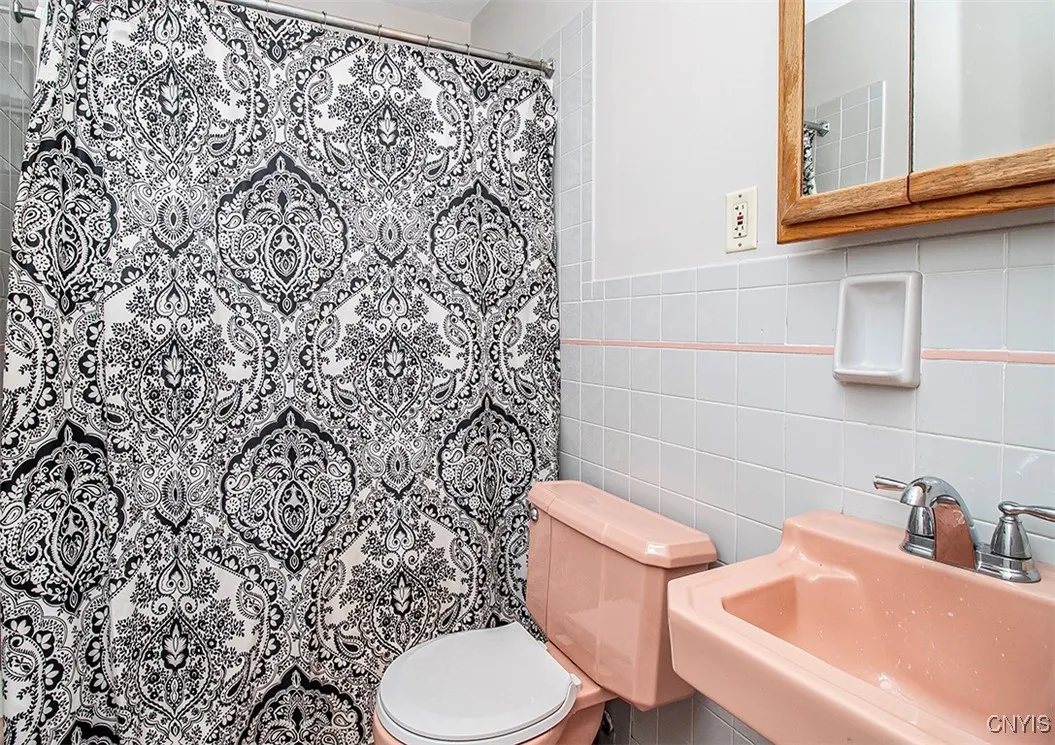 112 Haverhill Drive, Dewitt, New York 13214, De Witt, New York 13214, 4 Bedrooms Bedrooms, 9 Rooms Rooms,2 BathroomsBathrooms,Residential,For Sale,112 Haverhill Drive, Dewitt, New York 13214,S1622019
