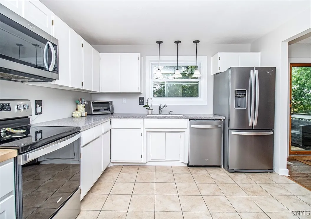 112 Haverhill Drive, Dewitt, New York 13214, De Witt, New York 13214, 4 Bedrooms Bedrooms, 9 Rooms Rooms,2 BathroomsBathrooms,Residential,For Sale,112 Haverhill Drive, Dewitt, New York 13214,S1622019