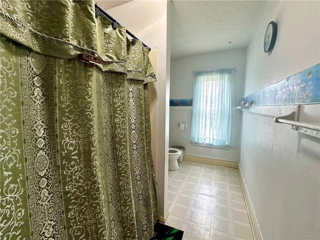2nd floor Bath