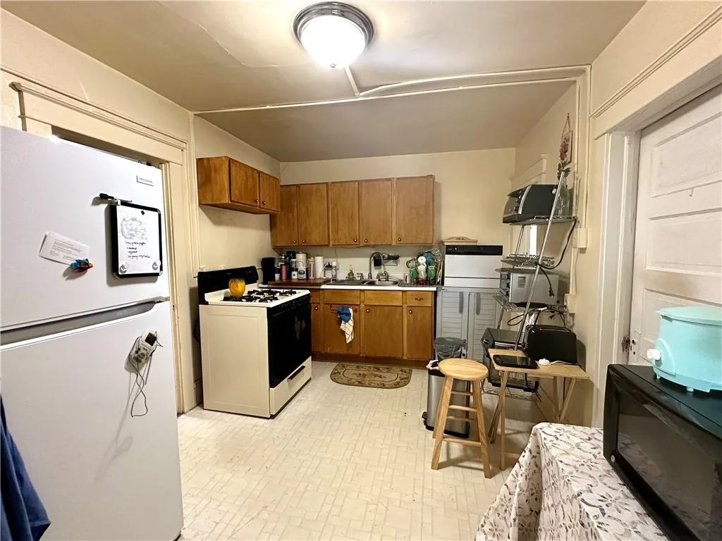 2nd floor kitchen