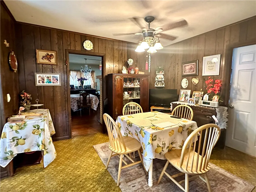 1st floor eat-in kitchen