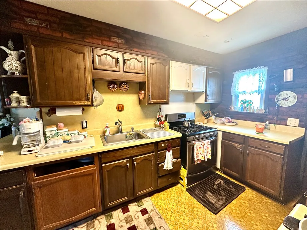 750 Reservoir Street, Elmira City, New York 14905, Elmira City, New York 14905, 5 Bedrooms Bedrooms, ,2 BathroomsBathrooms,Residential,For Sale,750 Reservoir Street, Elmira City, New York 14905,R1622151