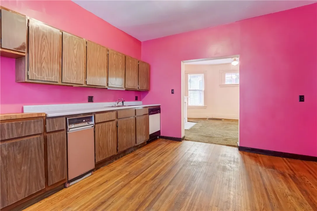 121 Merriman Street, Rochester, New York 14607, Rochester, New York 14607, 5 Bedrooms Bedrooms, 10 Rooms Rooms,2 BathroomsBathrooms,Residential,For Sale,121 Merriman Street, Rochester, New York 14607,R1621065