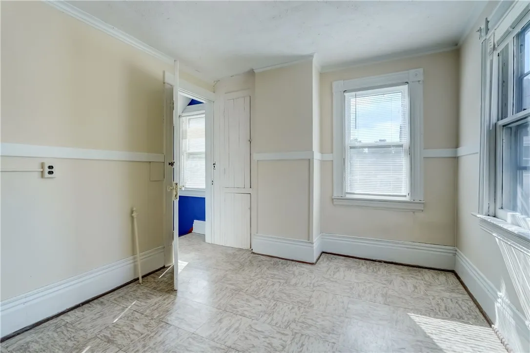 121 Merriman Street, Rochester, New York 14607, Rochester, New York 14607, 5 Bedrooms Bedrooms, 10 Rooms Rooms,2 BathroomsBathrooms,Residential,For Sale,121 Merriman Street, Rochester, New York 14607,R1621065