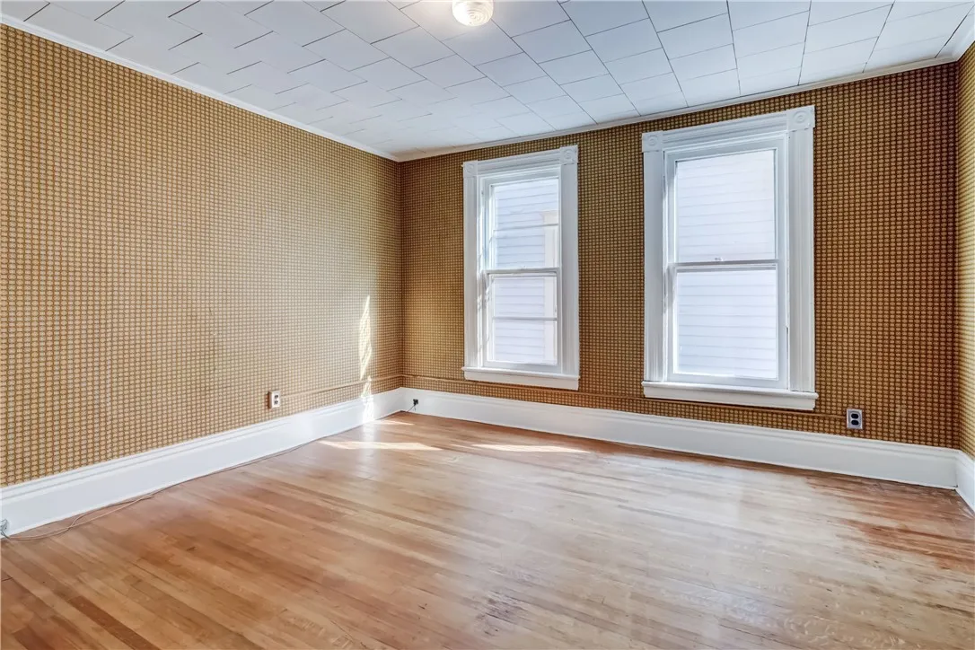 121 Merriman Street, Rochester, New York 14607, Rochester, New York 14607, 5 Bedrooms Bedrooms, 10 Rooms Rooms,2 BathroomsBathrooms,Residential,For Sale,121 Merriman Street, Rochester, New York 14607,R1621065