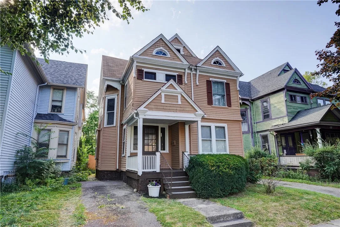 121 Merriman Street, Rochester, New York 14607, Rochester, New York 14607, 5 Bedrooms Bedrooms, 10 Rooms Rooms,2 BathroomsBathrooms,Residential,For Sale,121 Merriman Street, Rochester, New York 14607,R1621065