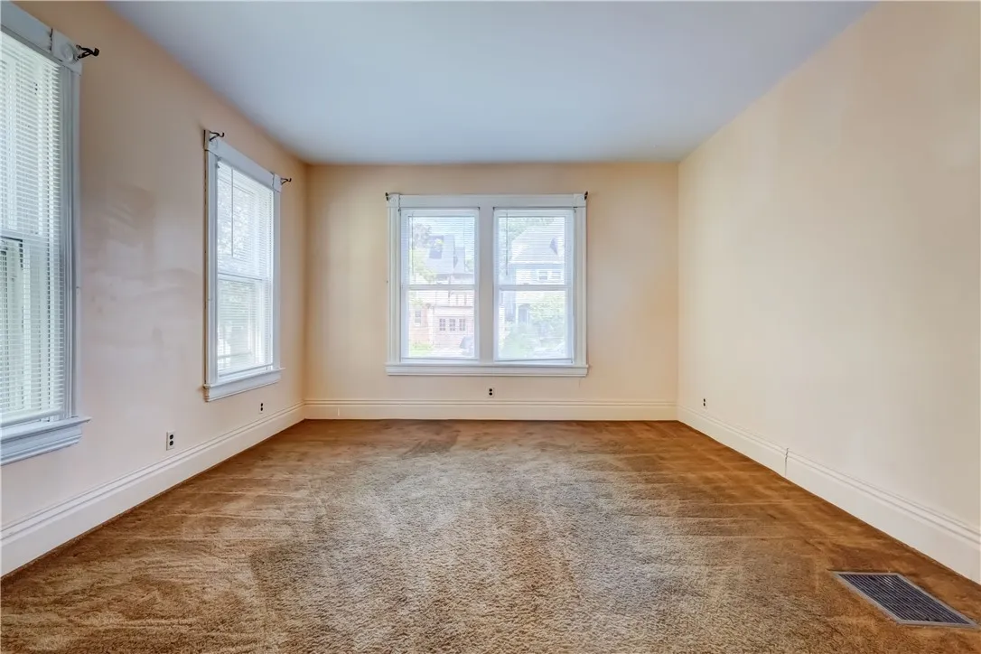121 Merriman Street, Rochester, New York 14607, Rochester, New York 14607, 5 Bedrooms Bedrooms, 10 Rooms Rooms,2 BathroomsBathrooms,Residential,For Sale,121 Merriman Street, Rochester, New York 14607,R1621065