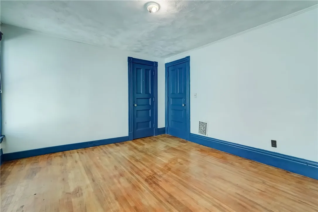 121 Merriman Street, Rochester, New York 14607, Rochester, New York 14607, 5 Bedrooms Bedrooms, 10 Rooms Rooms,2 BathroomsBathrooms,Residential,For Sale,121 Merriman Street, Rochester, New York 14607,R1621065